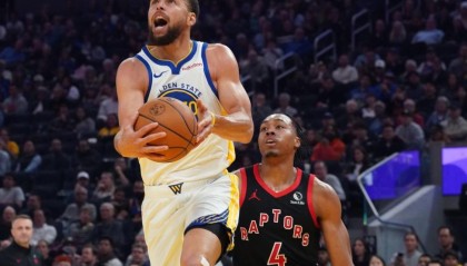 九游体育实况比分-没老大就原形毕露！库里16中6！正负值全场倒数第二！被吊打！