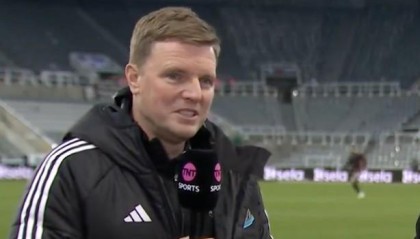 九游体育app下载官网-埃迪-豪：上半场最后根本不该给任意球；我们很需要这场胜利